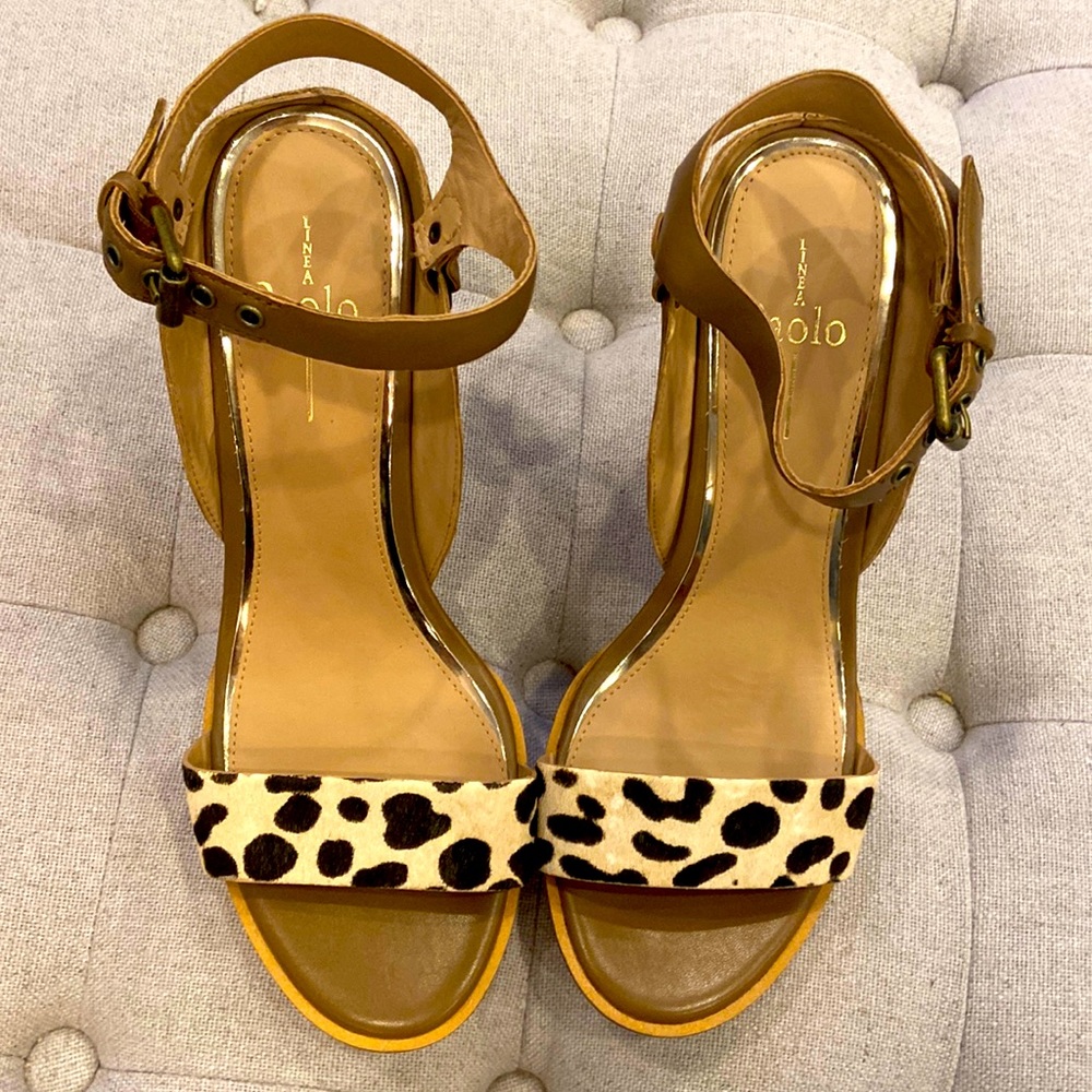 Wedge tan sandals with leopard detail